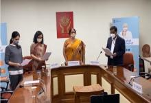 NHRC, Member Mrs. Jyotika Kalra, administers "COVID-19 Pledge" to the employees of the Commission on  21.10.2020